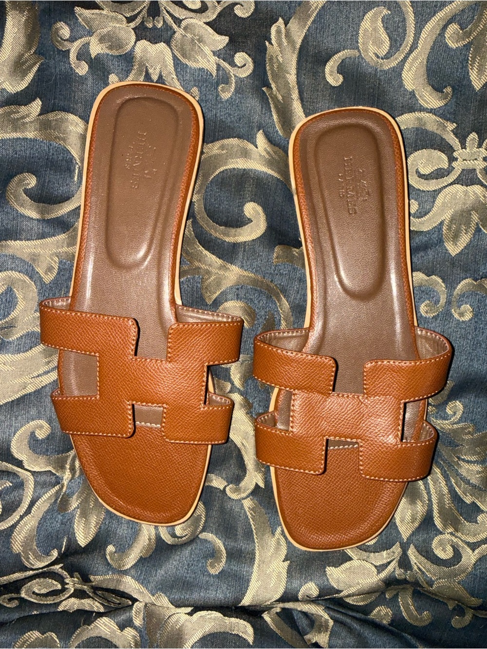 Brown “H” Sandal Size 39(EU)/8(US).